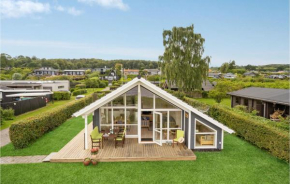 2 Bedroom Beach Front Home In Sjølund